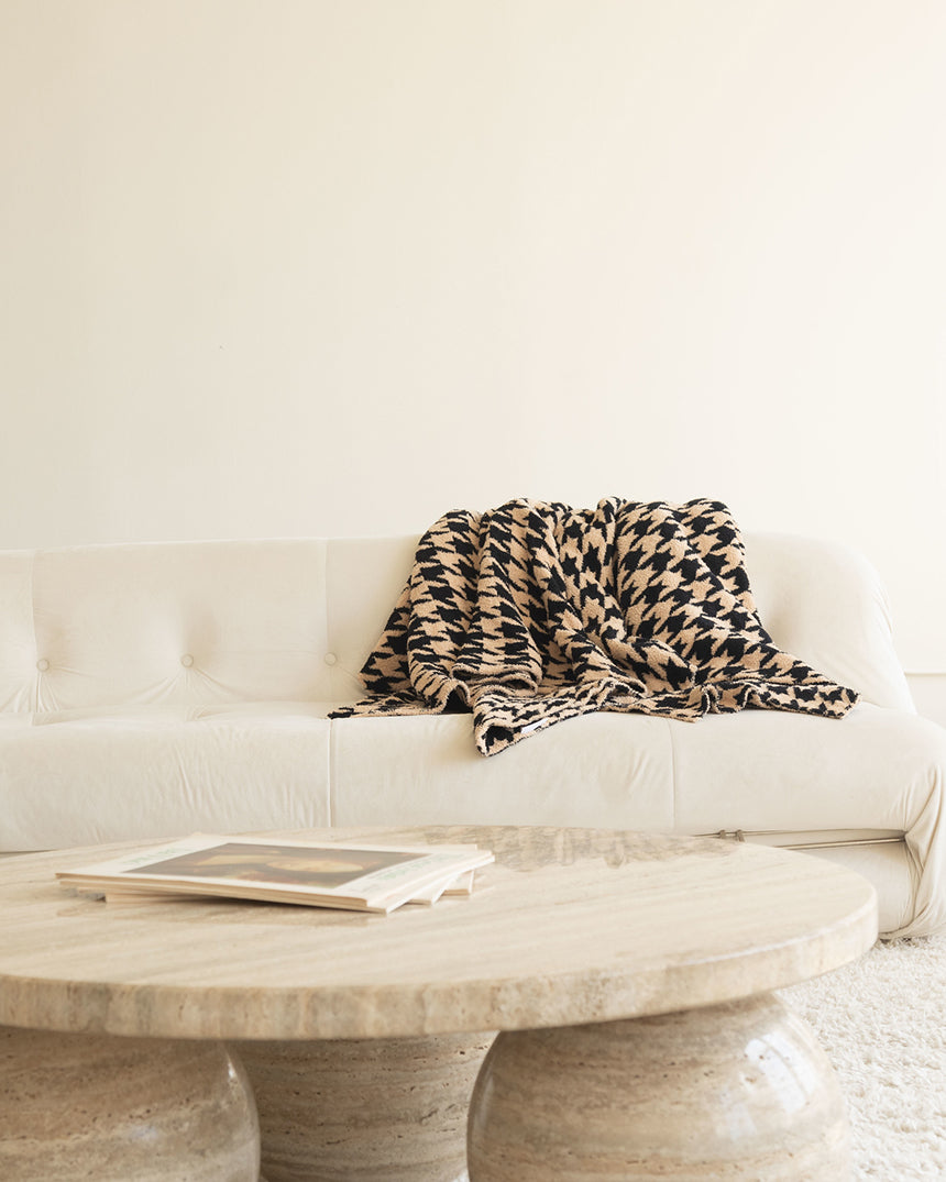 HOUNDSTOOTH BLANKET - TAN/BLACK